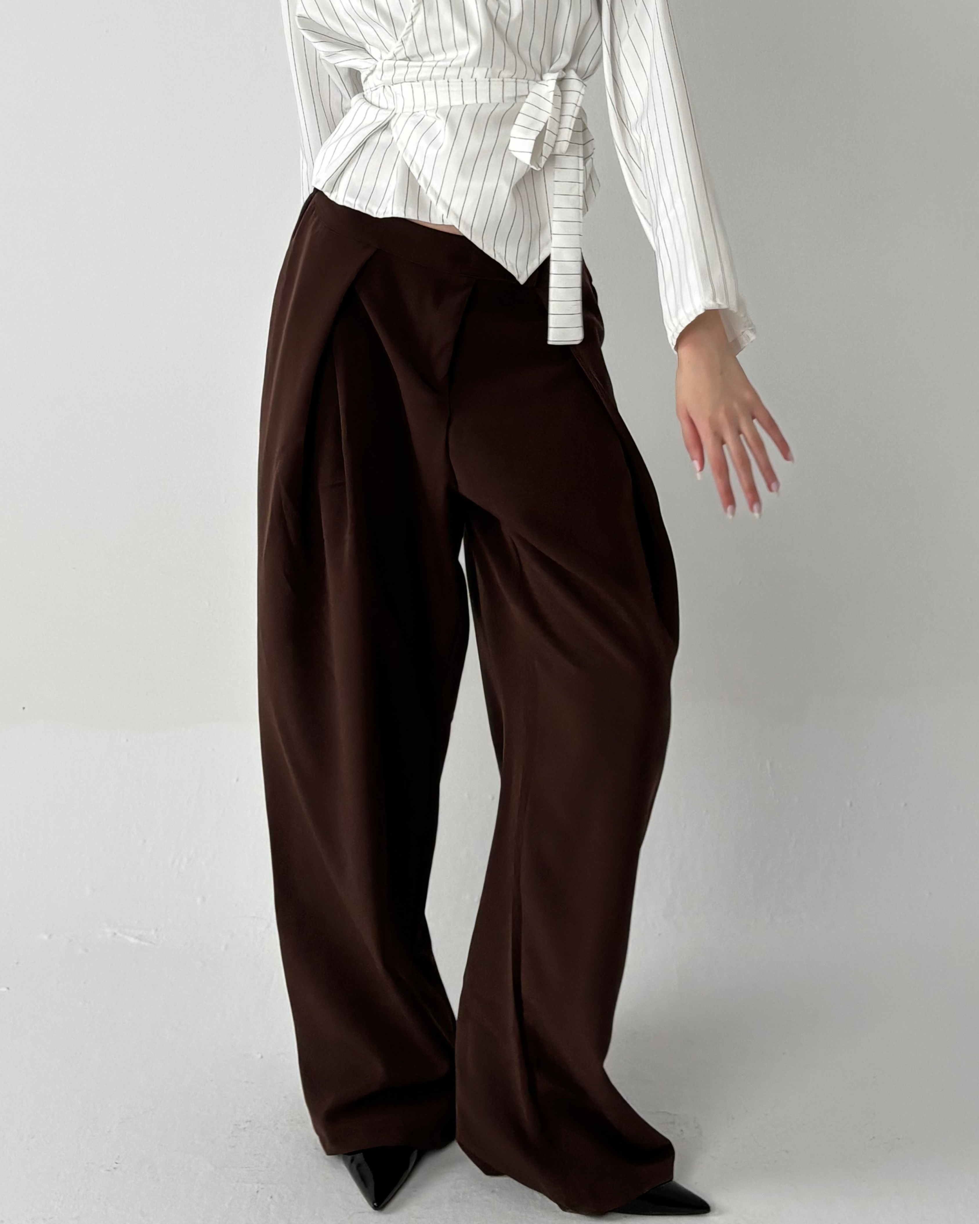 Relaxed Fit Pleated Trousers