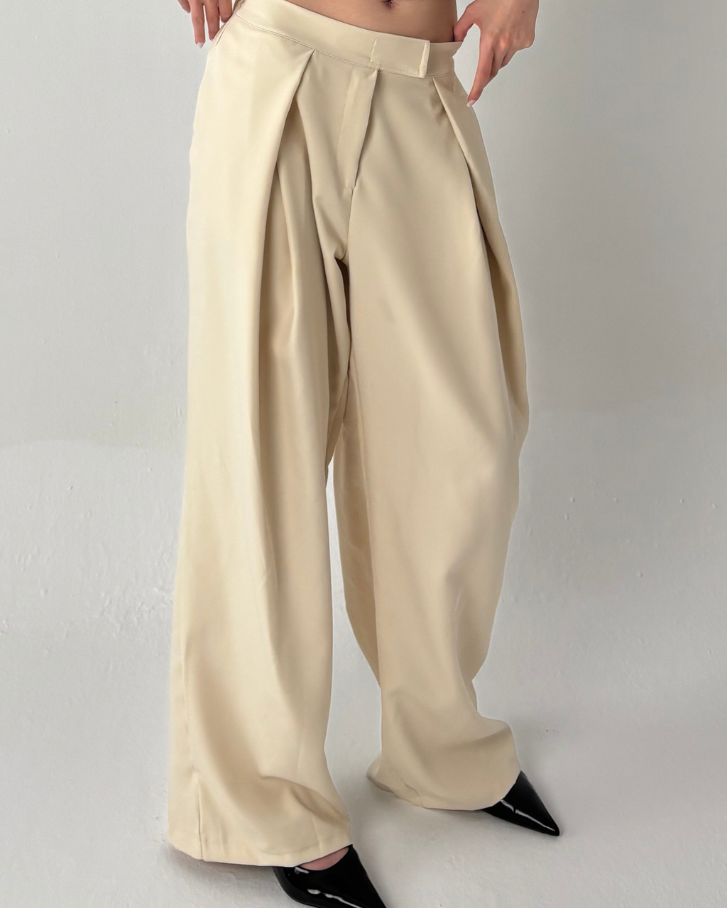 Relaxed Fit Pleated Trousers
