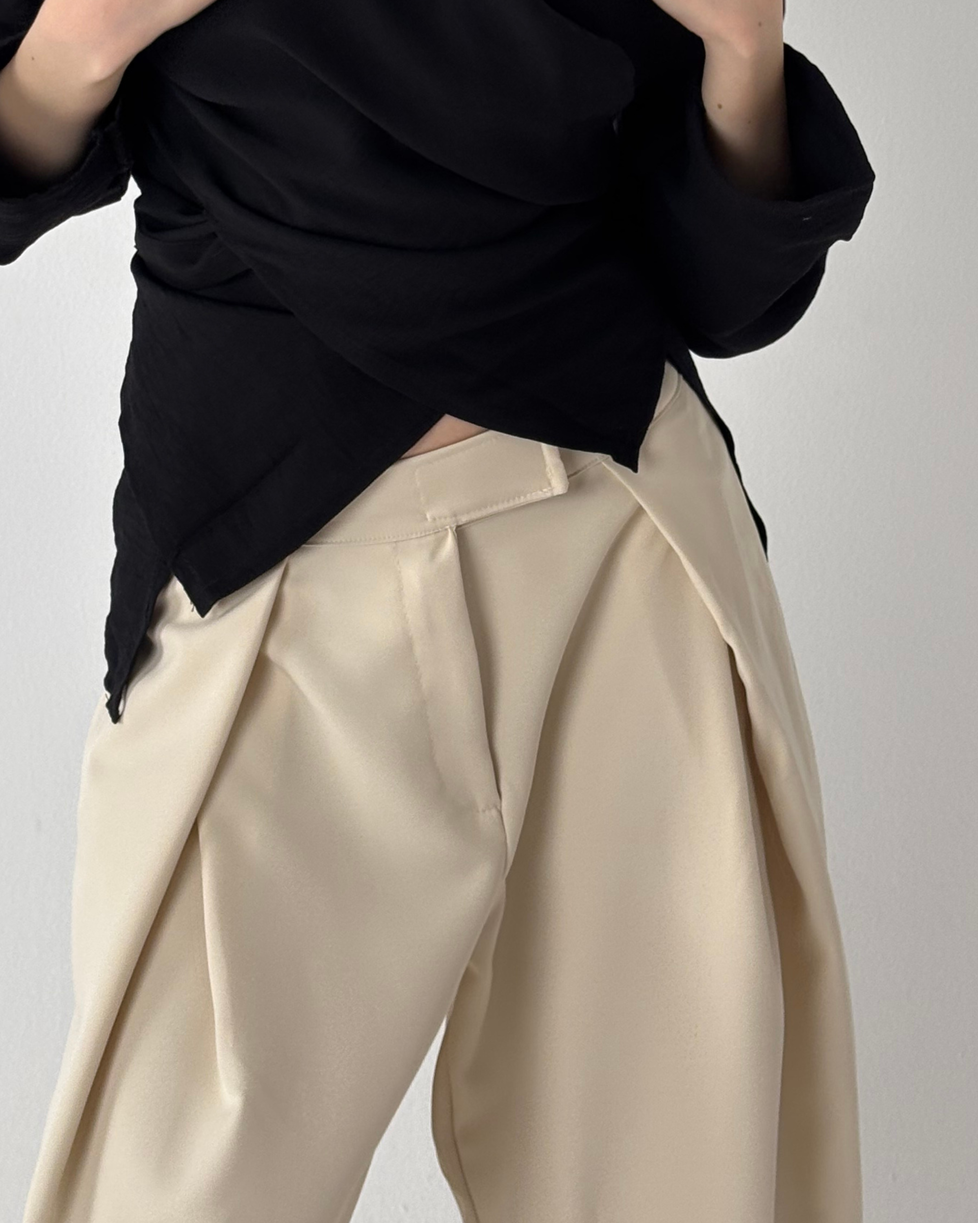 Relaxed Fit Pleated Trousers