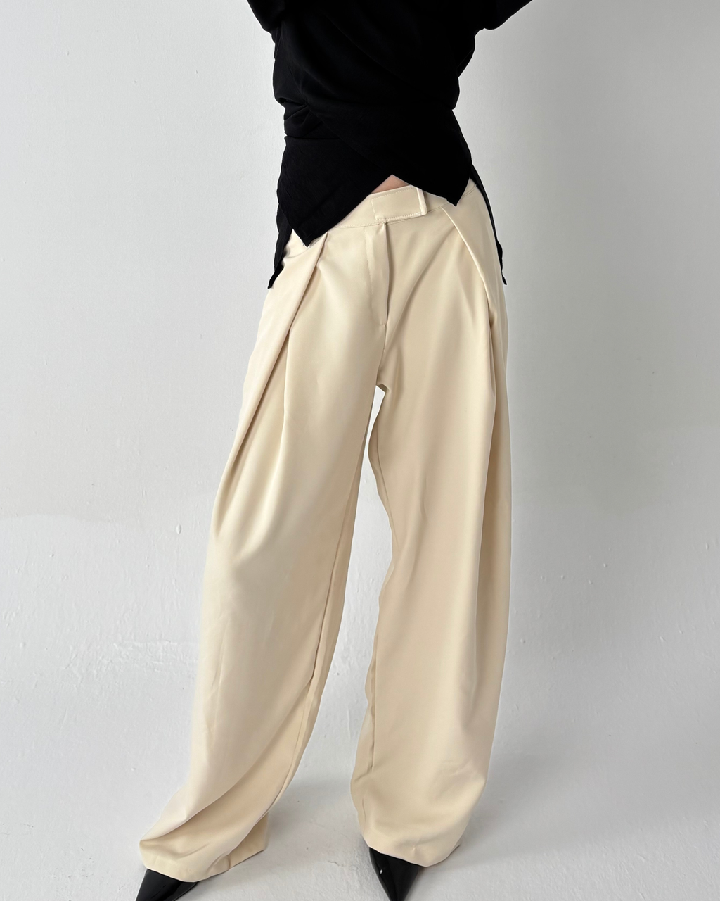 Relaxed Fit Pleated Trousers